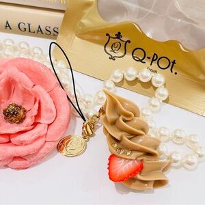 Rare Q-pot. Japan Coffee WHIPPED CREAM Swarovski Crystal Bag / Phone Charm